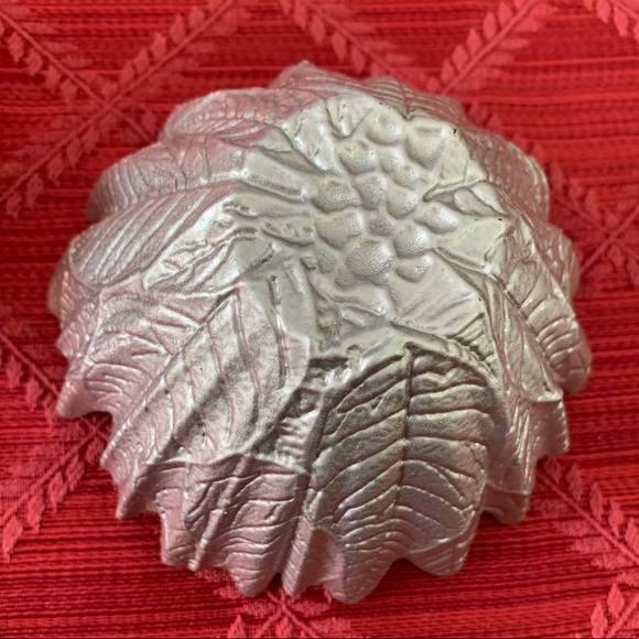 White, gold and silver glass flower bowls - Picture 3 of 3